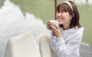 糗爆！金老佛爺急出門「洋裝配睡褲」 崩潰：幸好有戴口罩