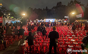 公投守夜遇天冷 國民黨：已聚集數千人、場面漸熱
