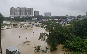 馬來西亞豪雨成災  逾1.1萬人被迫撤離家園
