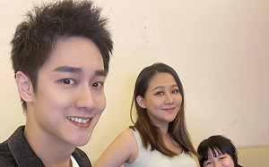 「那對夫妻」妮妮粉專改名！姊弟合照曝光 網：好有愛！