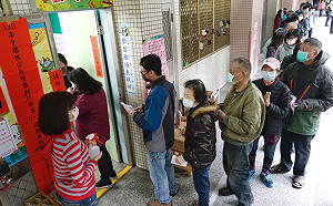 投票日戴候選人口罩罰2萬6？中選會更正：違者最高罰500萬