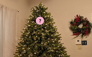 聖誕樹上有黑毛怪！網笑：眼力考驗