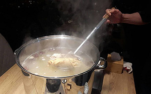 養生餐飲三強聯手抗寒  推出有溫度的「城裡的小月光綁線人蔘雞」