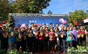 城市花廊圍繞議會超吸睛  郭信良：議會一天比一天有看頭