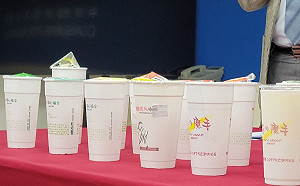 還沙灘清淨！明年7月全面禁用保麗龍飲料杯