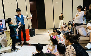 新北歡樂耶誕城 魔術表演前進疫苗接種站