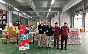 桌球教父莊智淵為新北毛寶貝送暖 捐贈2800公斤犬飼料