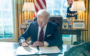 正式生效！拜登3天簽署法案 新疆血汗產品禁入美