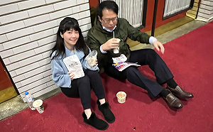 綠委守議場確保《地制法》付委 蔡英文早餐送暖