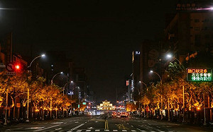 創新城市光環境營造 光影渲染點亮高雄表參道商圈、公園路綠帶