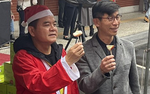 推廣台灣蓮霧釋迦 莊瑞雄、鍾佳濱開心互餵