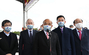 政院誇口零售業創歷史新高 軍公教明年卻不調薪！他酸 : 還有大把銀子給唐鳳?