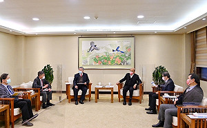 降低境內傳播風險 蘇揆請指揮中心研議是否調整相關檢疫措施