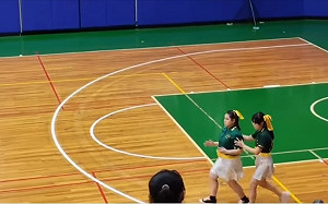 「我信任我的同學！」 北一女全盲學生帶動跳 感動數萬名網友