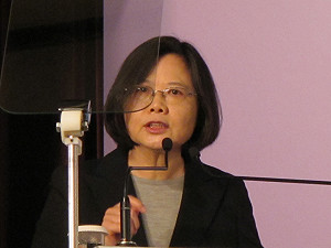 蔡英文：沒說過10年內電價不漲