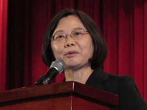 蔡英文：村里長是微型的民選首長 立法解決定位