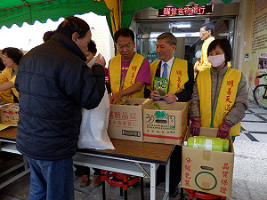 化身食物銀行義工 謝志忠：進立院推法制化