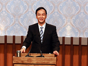 朱：阿嬤說你不出來選 天公伯不會原諒你