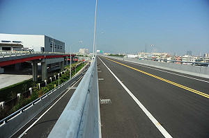 聯外高架道路通車 高雄港貨客車分流