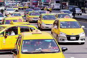 對抗Uber 交部擬鬆綁「小黃」顏色與費率