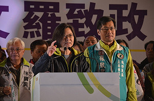 力拼國會過半！小英到新北幫羅致政江永昌站​台