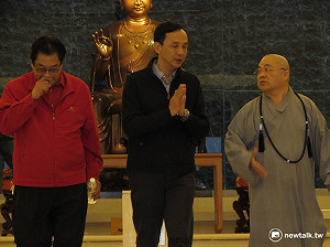 法鼓山禮佛 朱：方丈要我抱願別抱怨