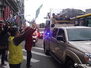 台北南北向車隊拜票  陳建仁掃街人氣旺