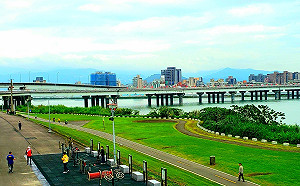 遙望大稻埕美景 新北同步健身運動