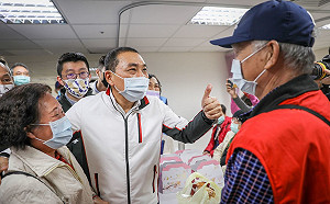 新北市長侯友宜關心農漁民長者 相邀長者健檢守護健康