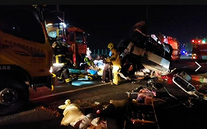 國道1號嘉義民雄段聯結車大貨車擦撞 釀1死2傷