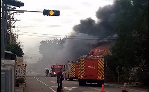 台中移工宿舍陷入火海 濃黑煙吞噬 1 人宣告不治