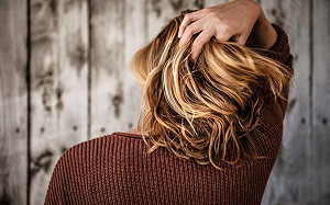 冬天頭髮乾枯無光　中醫教保養處理