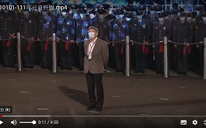 柯文哲出席府前元旦升旗吹40分鐘冷風 府：防疫考量、請見諒