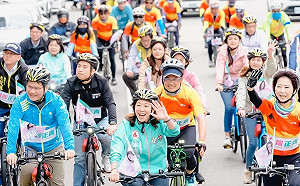 中二補選》「逆風鐵馬行」抵台中 林靜儀：讓這裡開滿自由的花