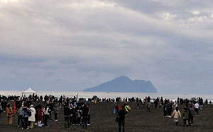 東北角迎2022年曙光　千人湧入外澳