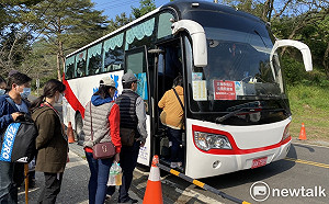 梅嶺賞梅龍崎空山祭人車多  搭乘接駁公車輕鬆遊
