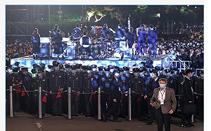 柯文哲「被罰站」40 分鐘？蔡壁如怒轟：失格的典禮、執政團隊！