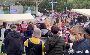 韓先生還沒到就轟動！新書見面會場高唱《我想你》