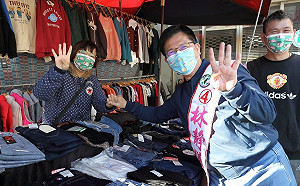 中二補選》超級星期天 林佳龍掛林靜儀綵帶跑市場拜票