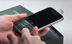 一代商務旗艦機王殞落！黑莓機宣布1/4起終止服務