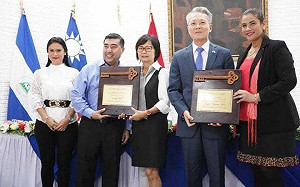 前駐尼加拉瓜大使滯留不歸挨批叛國 外交部：太太健康因素無法返台