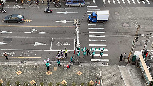 民進黨有三寶？鄭照新PO空拍圖 三立委佔據馬路幫林靜儀拜票