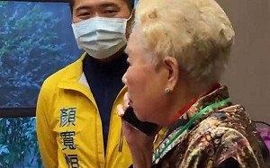 柯文哲酸｢總統跟顏家合照少？｣ 王浩宇：不像你媽開口就顏寬恒好棒