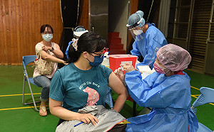 催打氣！苗縣滿18歲月底前打疫苗可獲200元禮券 長者加碼100元