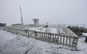 (影)低溫搭配水氣！玉山再度降雪成銀白世界