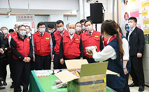 視察國際包裹檢疫措施  蘇揆籲相關部會拿出辦法守護養豬產業