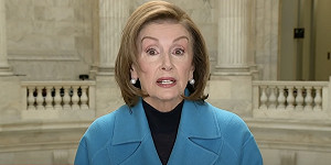 裴洛西訪台靠小動作？中媒「猜」飛機加油、故障