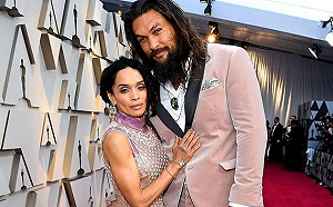 《水行俠》傑森摩莫亞離婚！4年姊弟戀婚姻宣告終結