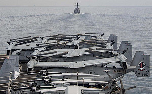 「低調」秀肌肉？美軍公布LHD-2經麻六甲照片 魚鷹、海騎士佔滿甲板