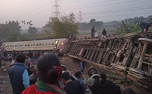 印度列車脫軌事故！9死、逾50輕重傷  死亡數恐再攀升